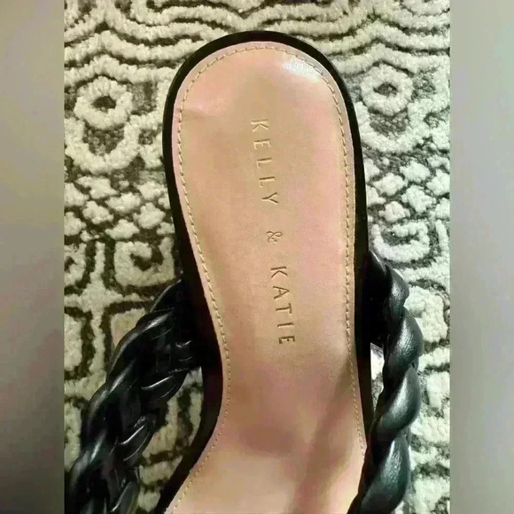 Kelly & Katie-KK Carile Heel In Black-Size 8.5- Pre-Owned - Picture 4 of 9